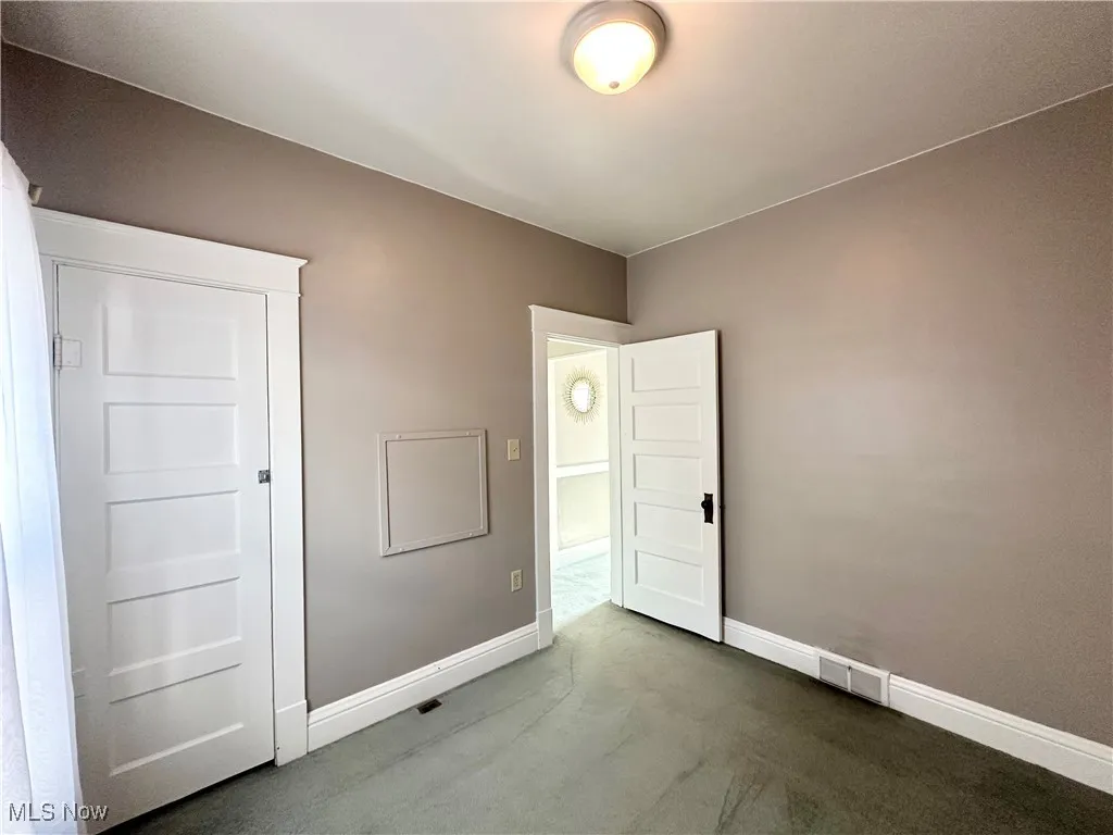 Bedroom with carpet