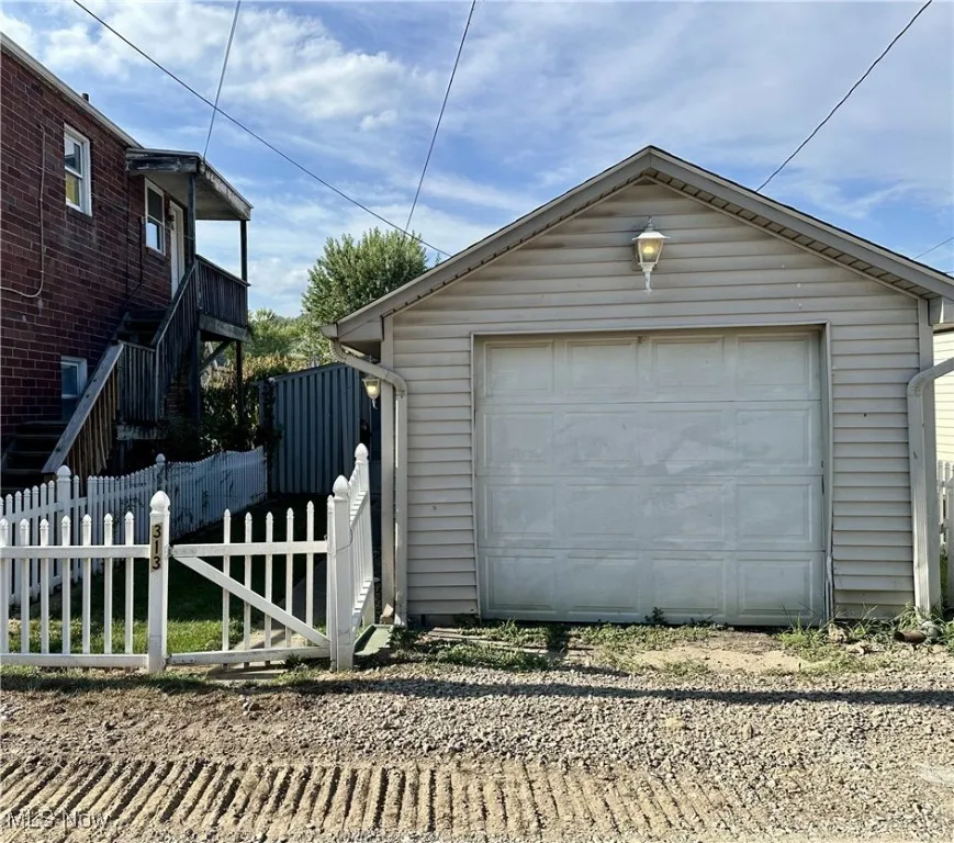 Detached garage