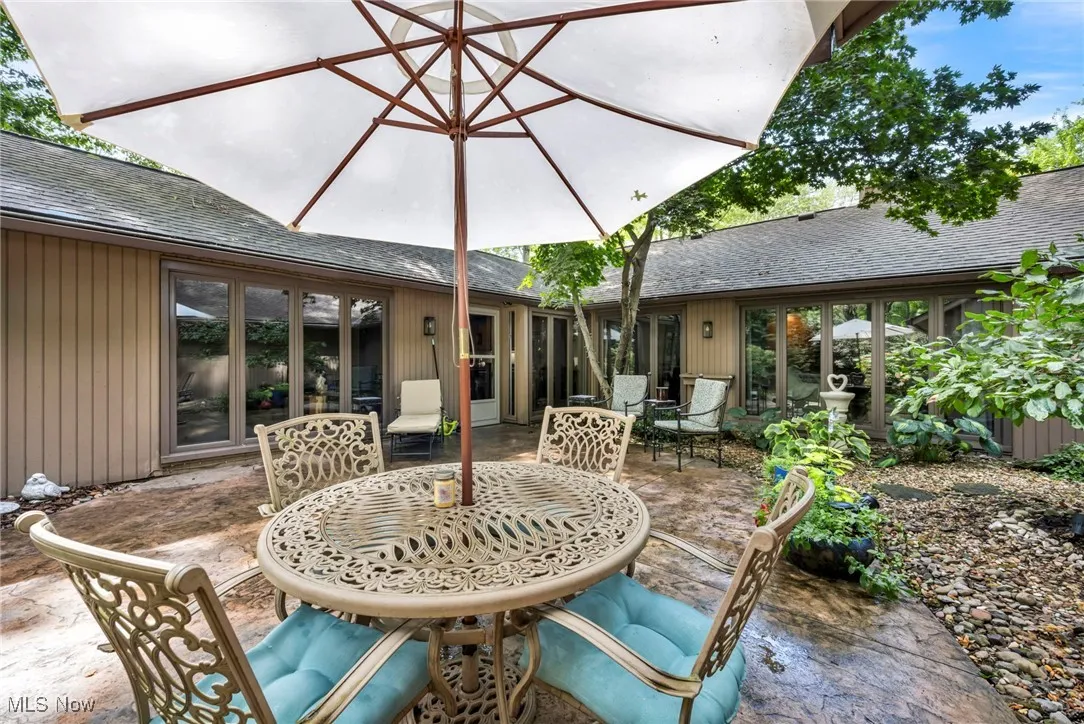 View of patio / terrace with outdoor dining space