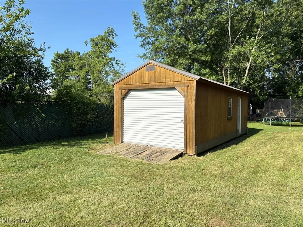 Garage featuring a trampoline