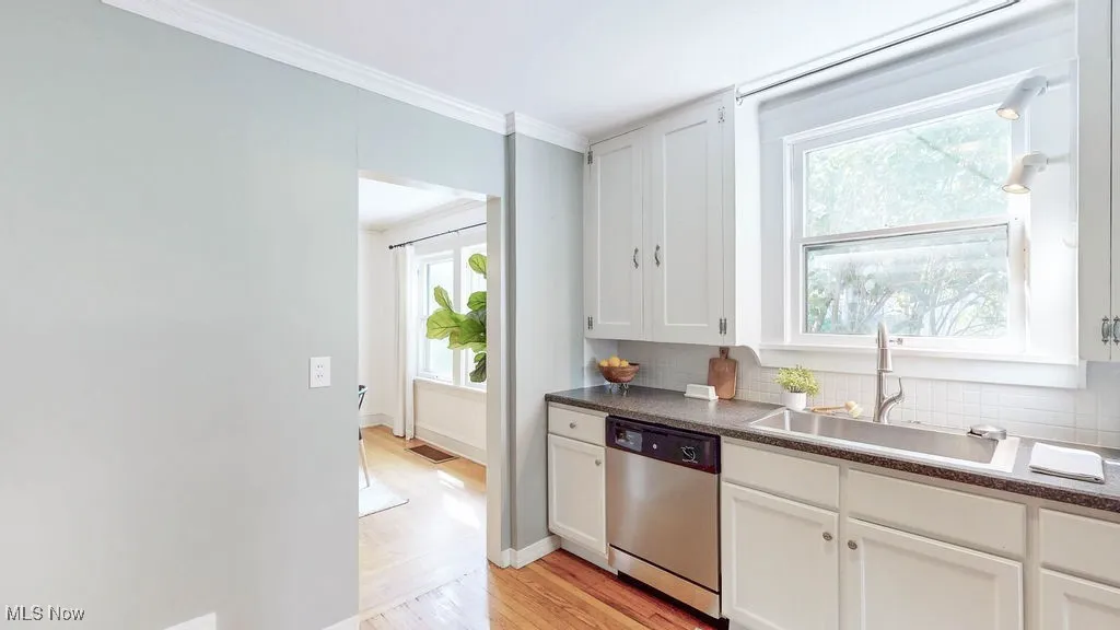Additional view of kitchen.
