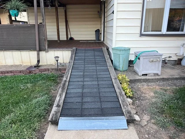 Exterior view ramp
