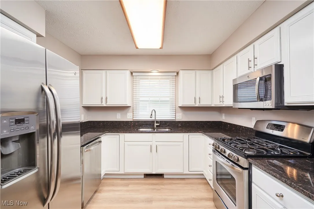 kitchen; all appliances included