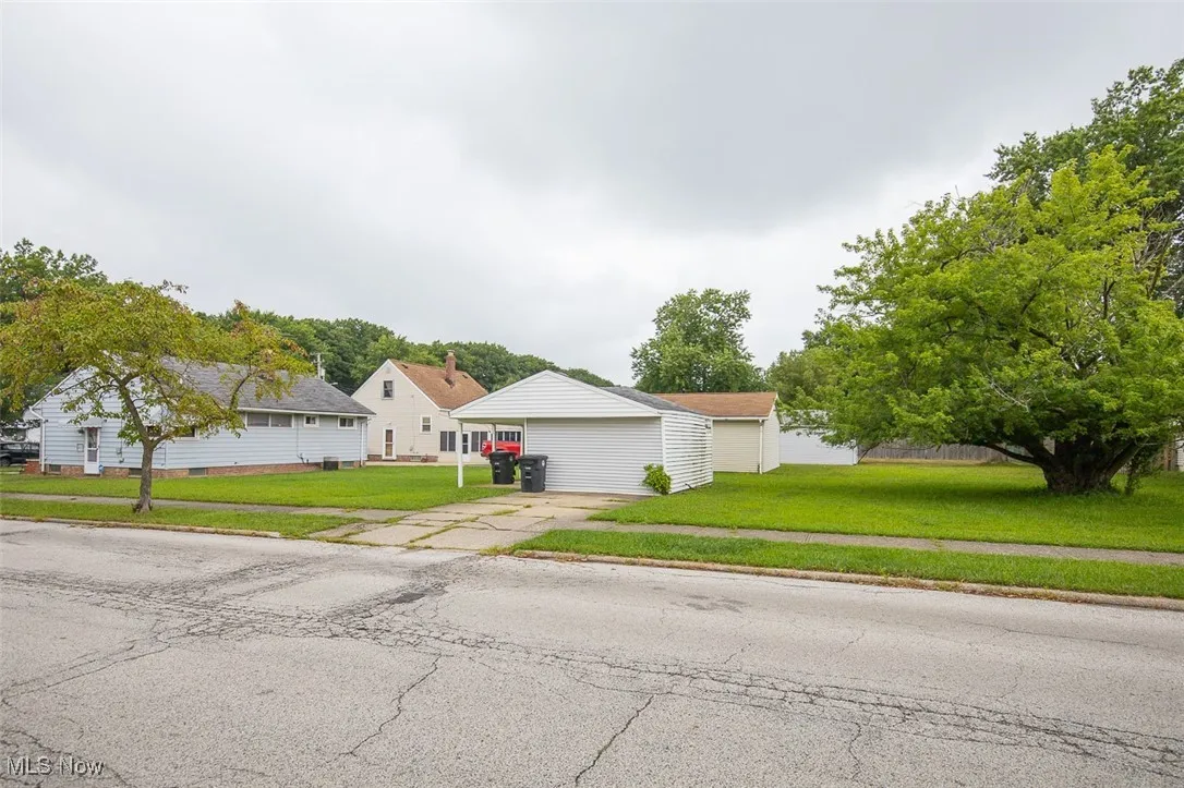 View of front of home featuring a front lawn and a garage