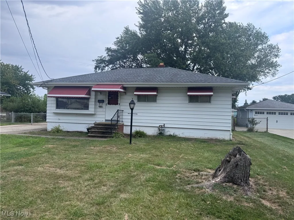 Aluminum sided ranch with newer roof.