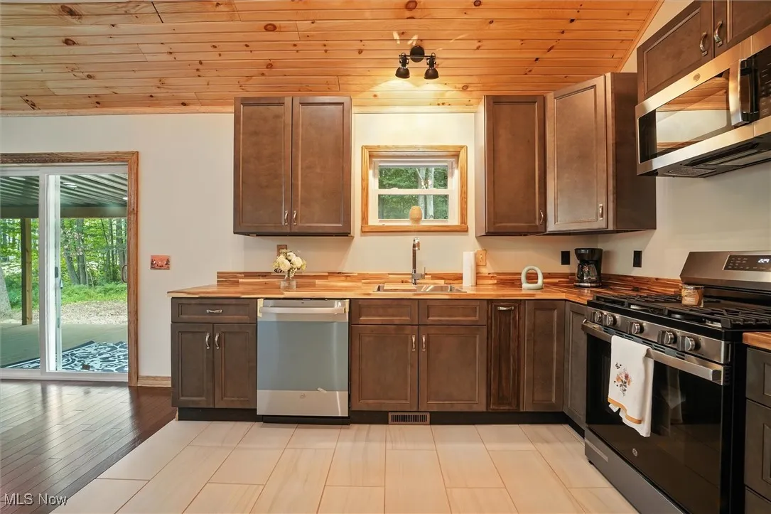 4361 Middle Road, Conneaut, Ohio 44030,MLS Now Listing ID