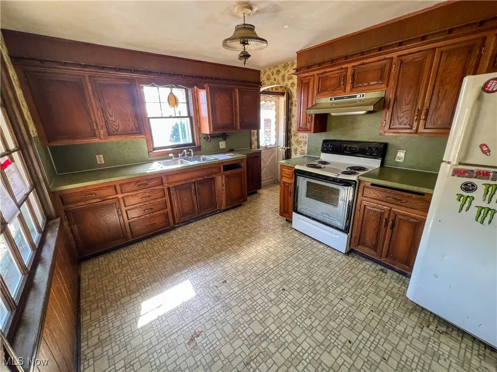 1075 Bacon Avenue, East Palestine, Ohio 44413,MLS Now Listing ID