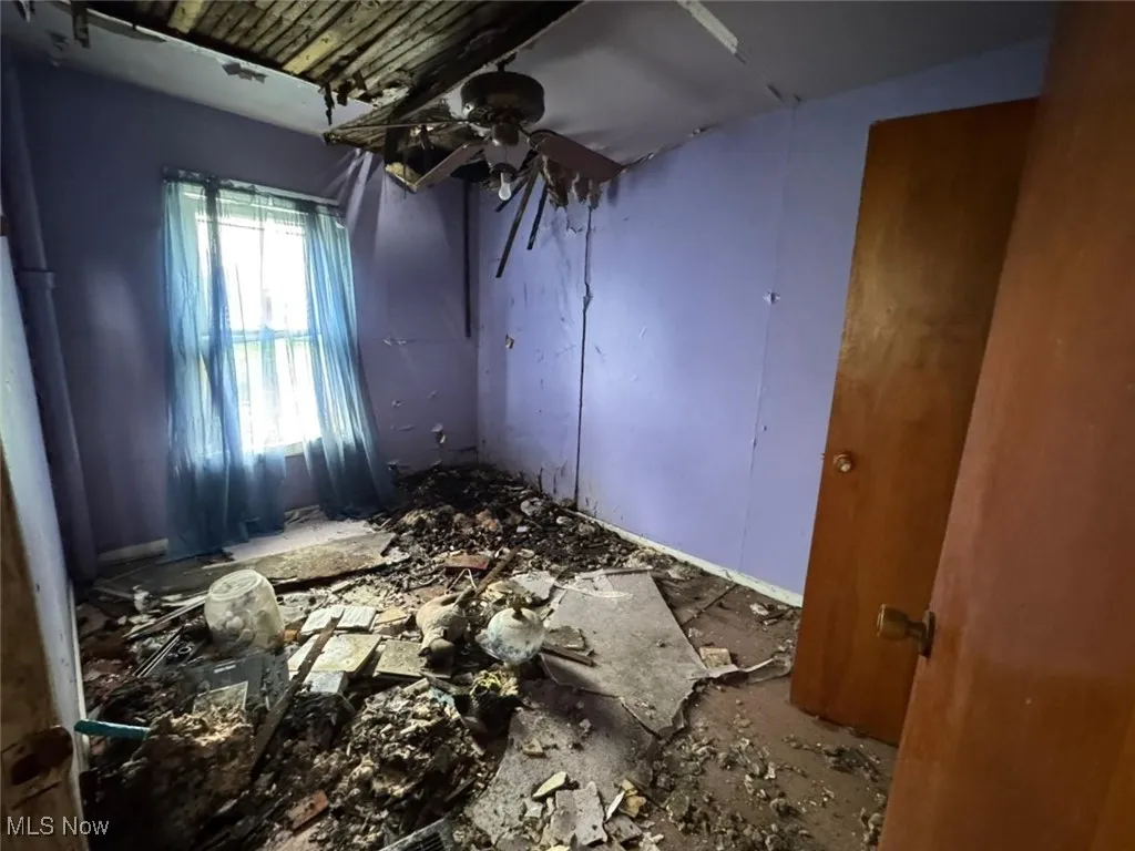 Spare room with ceiling fan