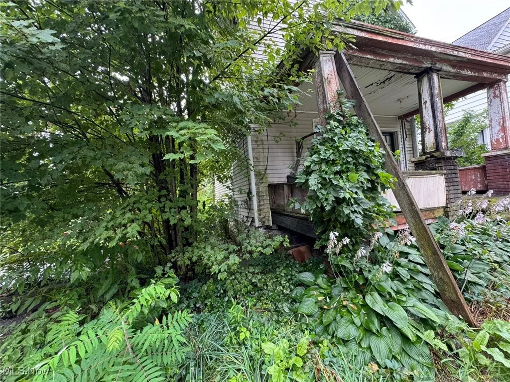 View of home's exterior