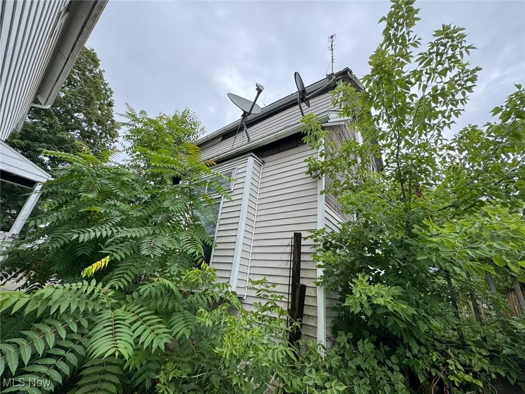 View of home's exterior
