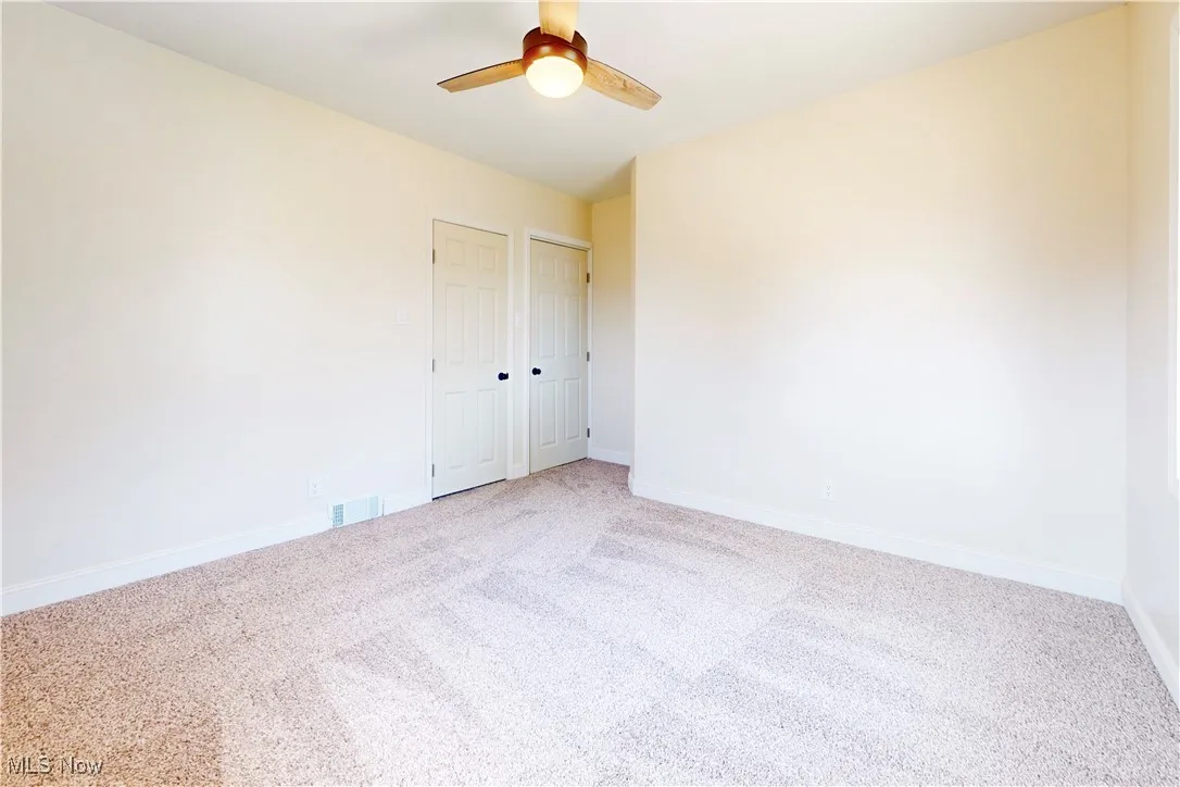 Unfurnished room with carpet and ceiling fan
