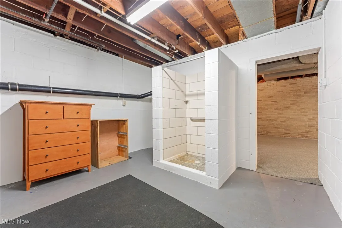 another view of the laundry room