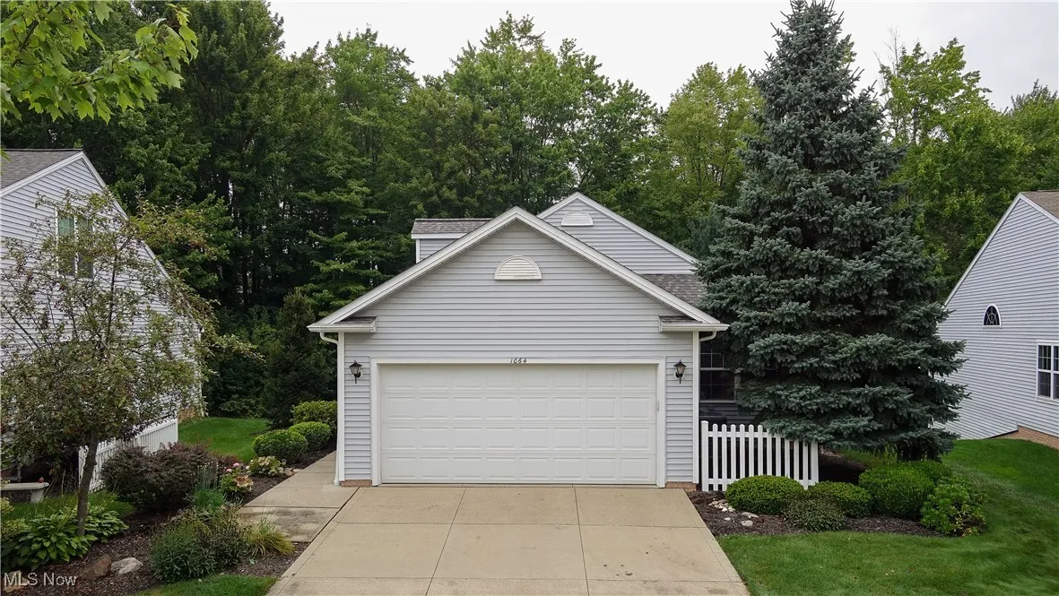 Beautiful 3 bedroom 3 full bath ranch home in the Lakes of Aurora.  This home has a new roof, AC, Furnace and hot water heater.
