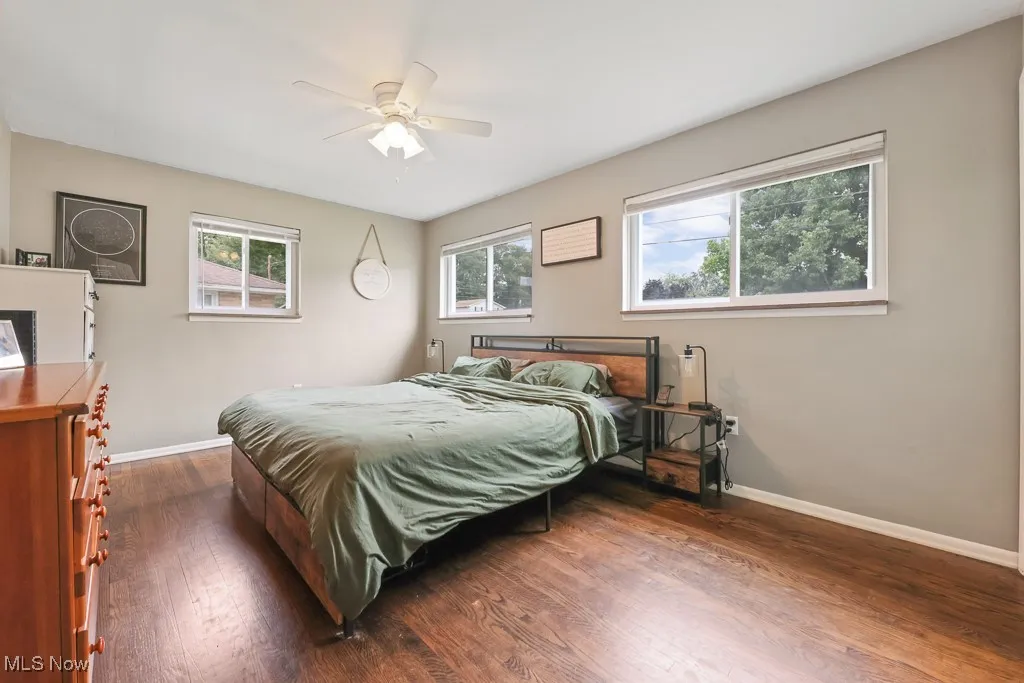 bedroom 1/3