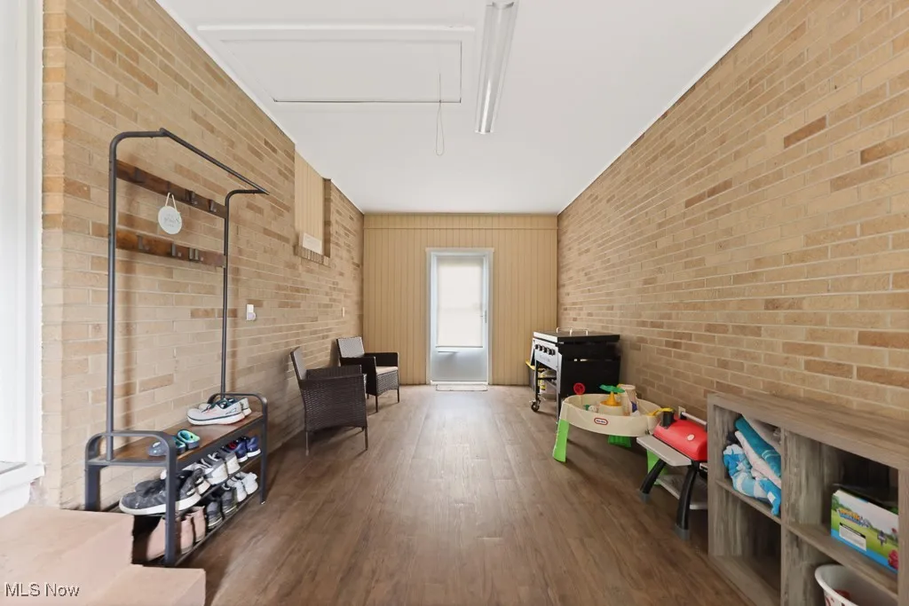 breezeway between house and garage
