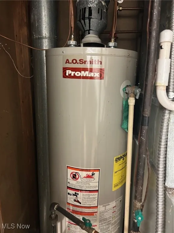 Hot water tank