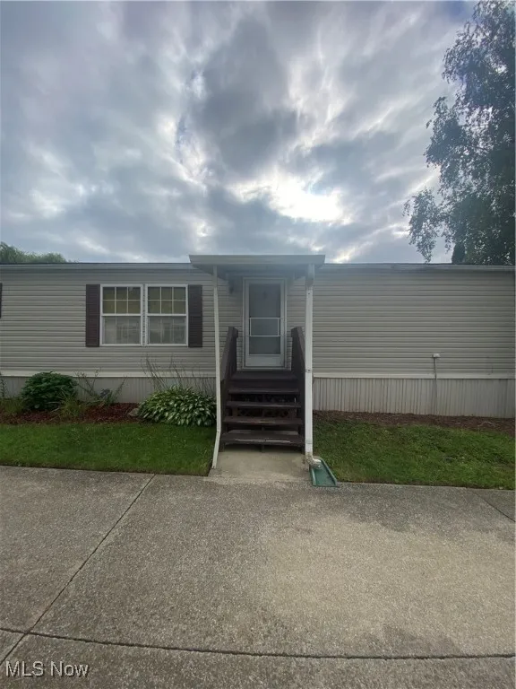 View of manufactured / mobile home