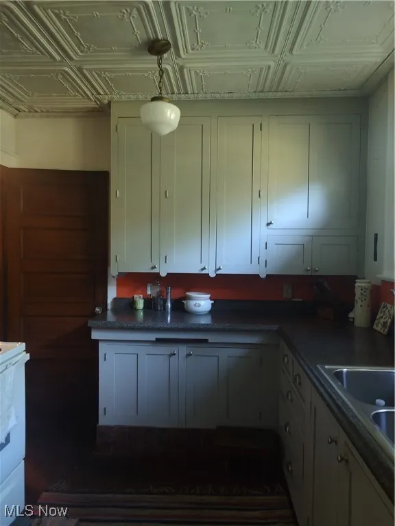 Kitchen w/metal ceiling