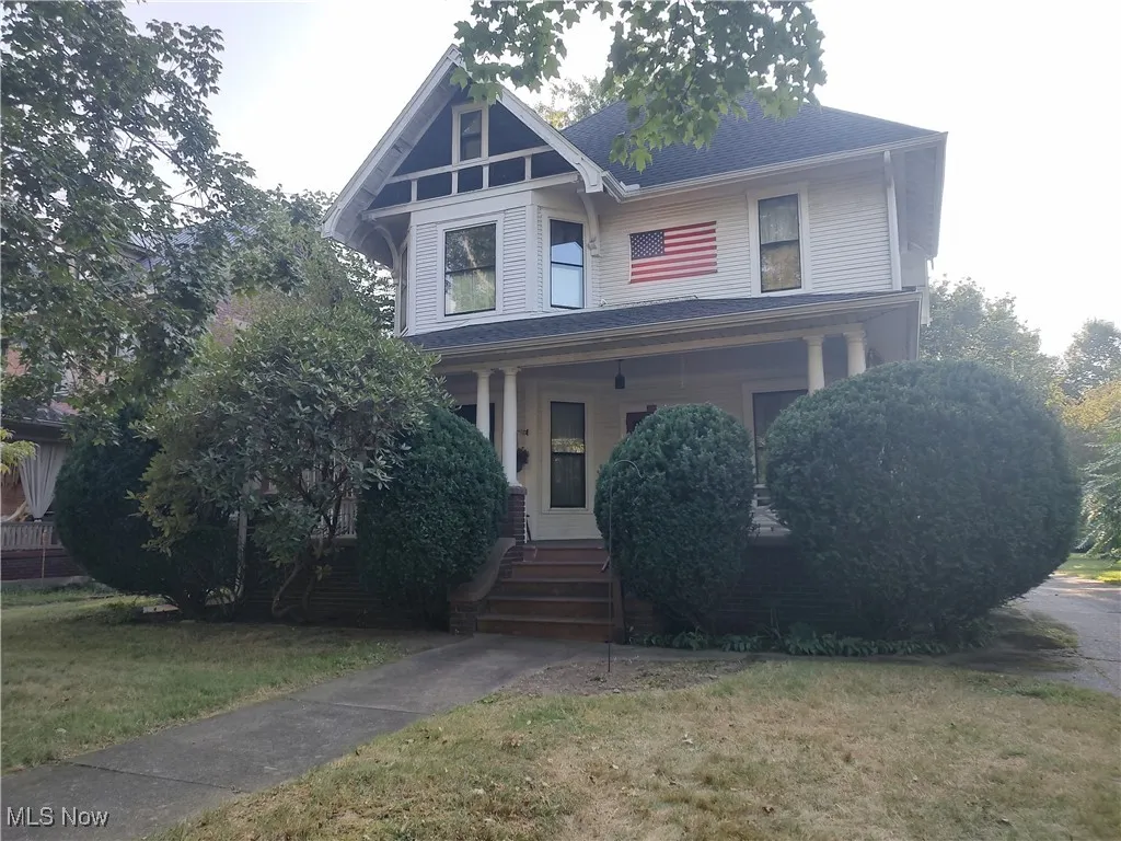Century Home , large lot and great locaiton