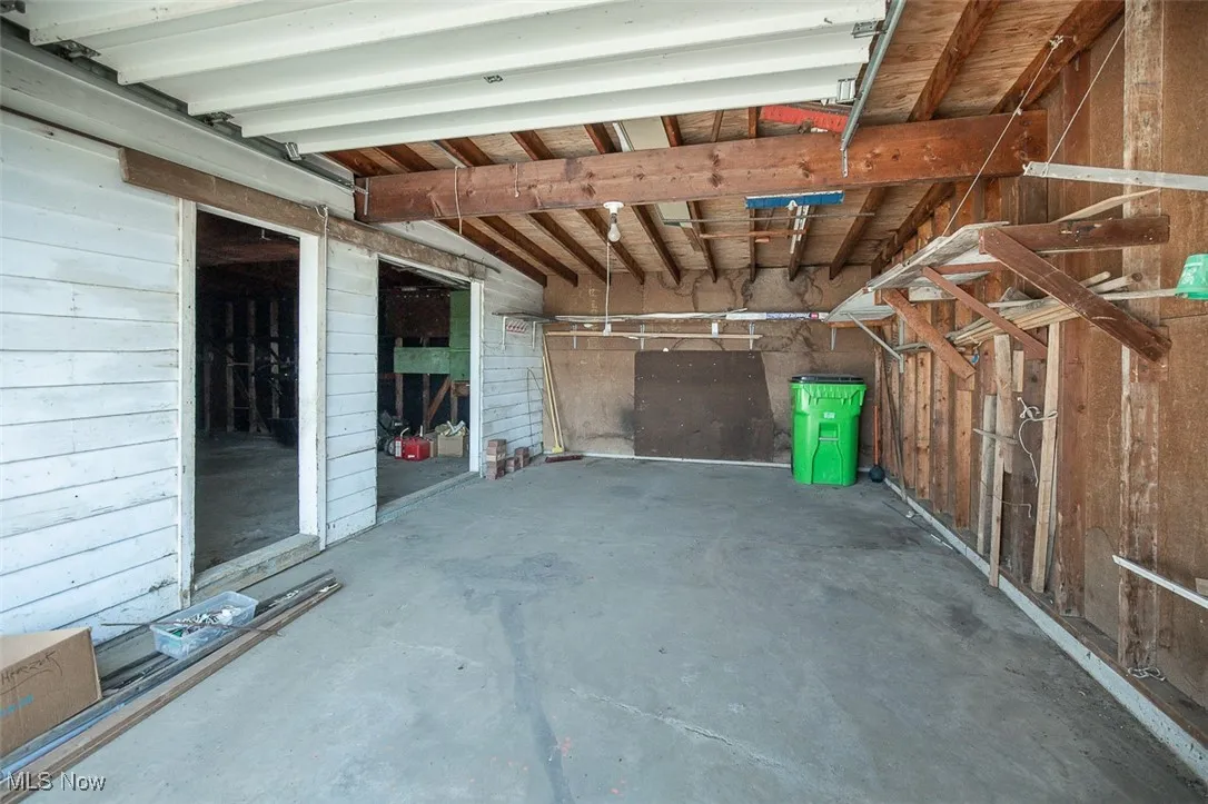 1 bay garage area.