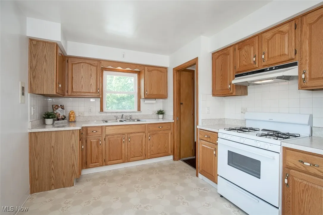 Large eat-in kitchen.