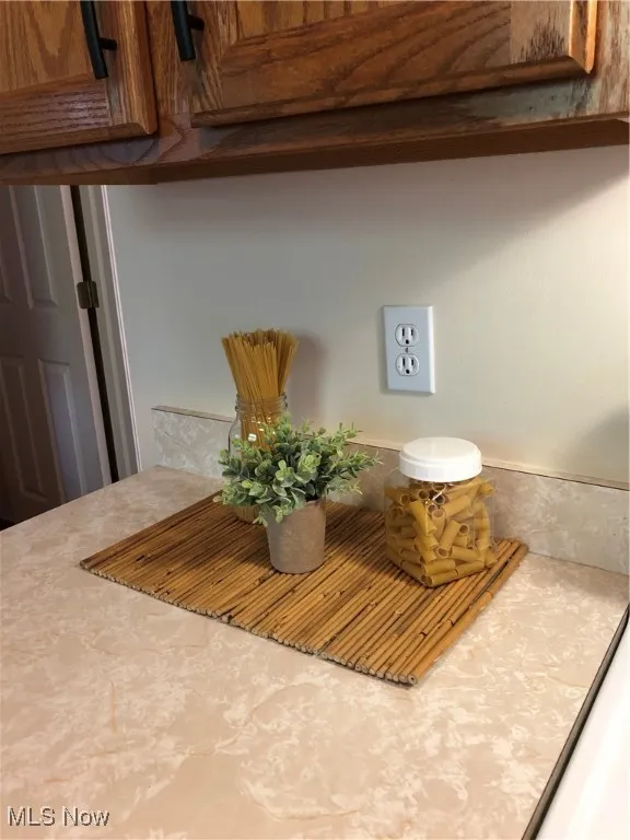 Detailed view of baseboards