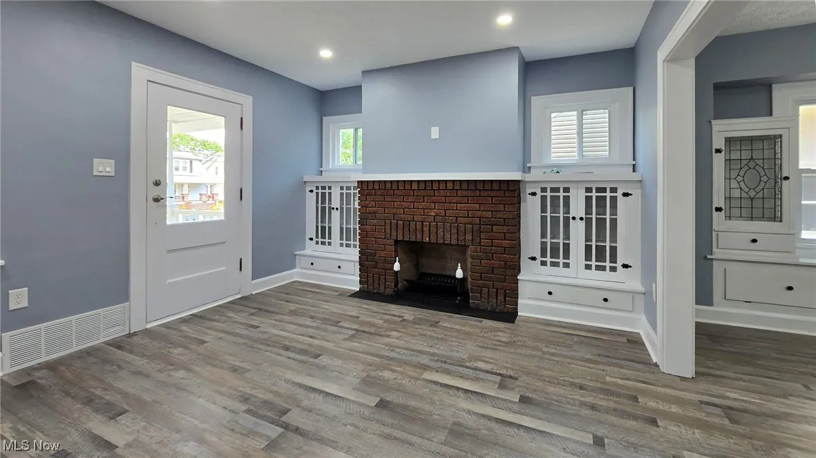 Decorative fireplace