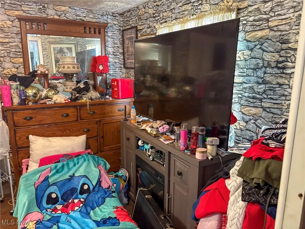 Bedroom - upper 2