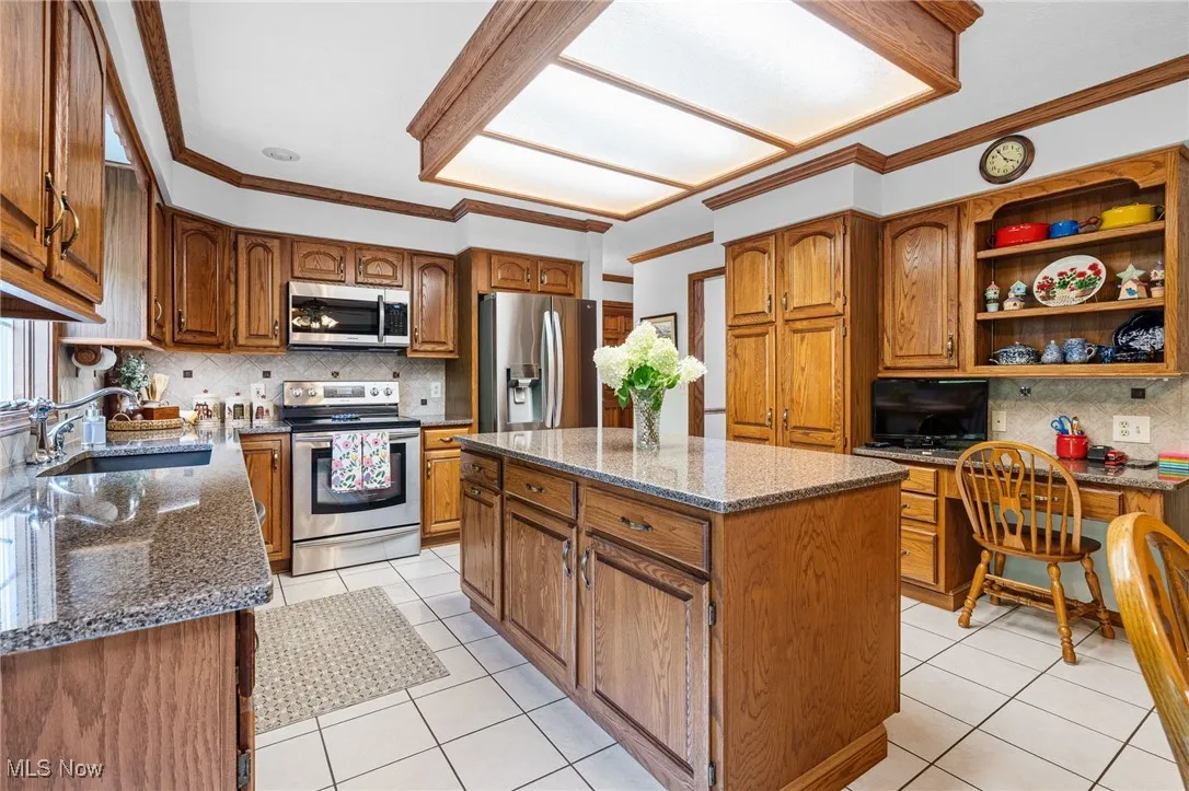 Quartz counters.