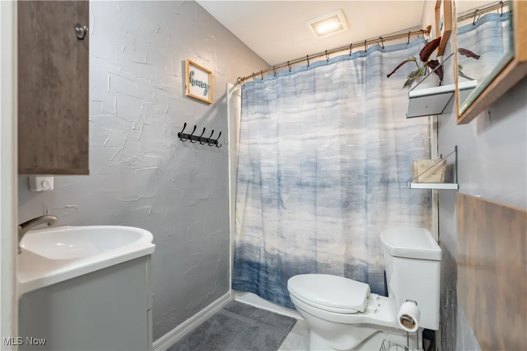 Full Bath on 1st floor
