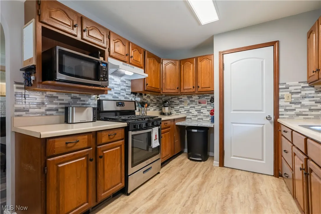 Grey and white tile backsplash in the Kitchen