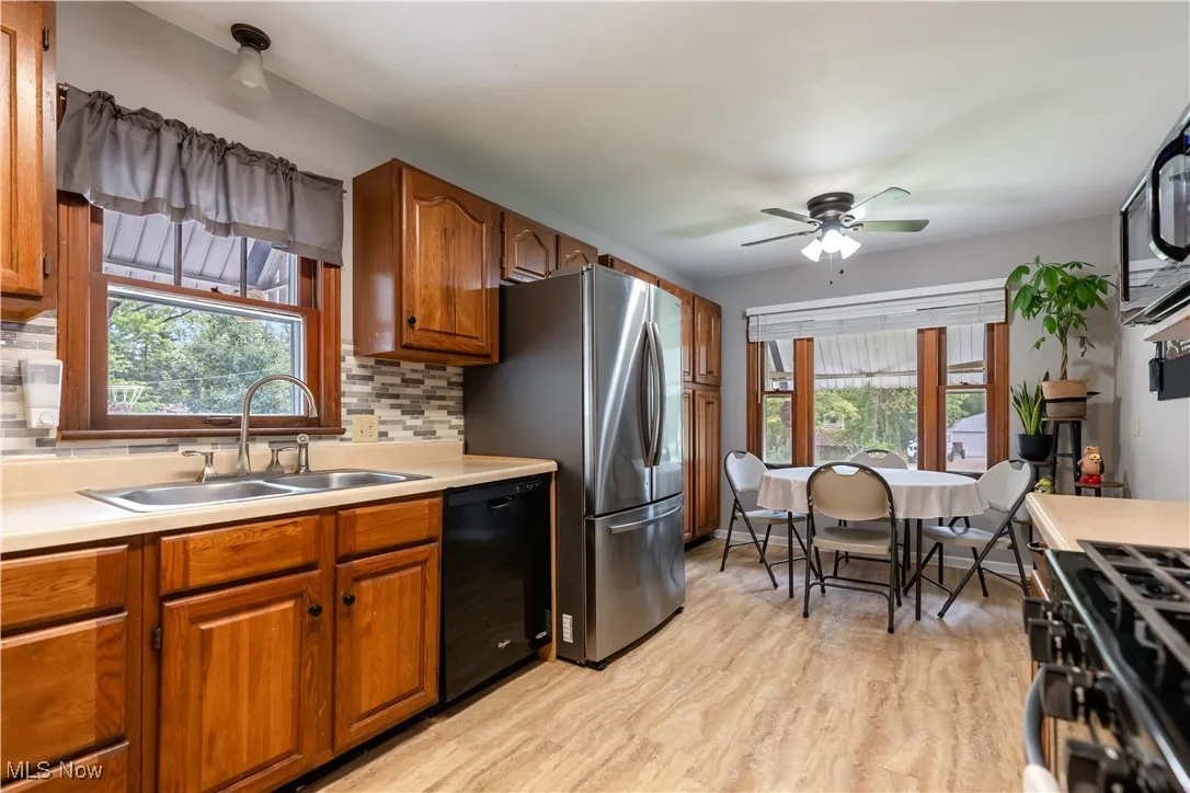 Eat-In Kitchen with Dining area