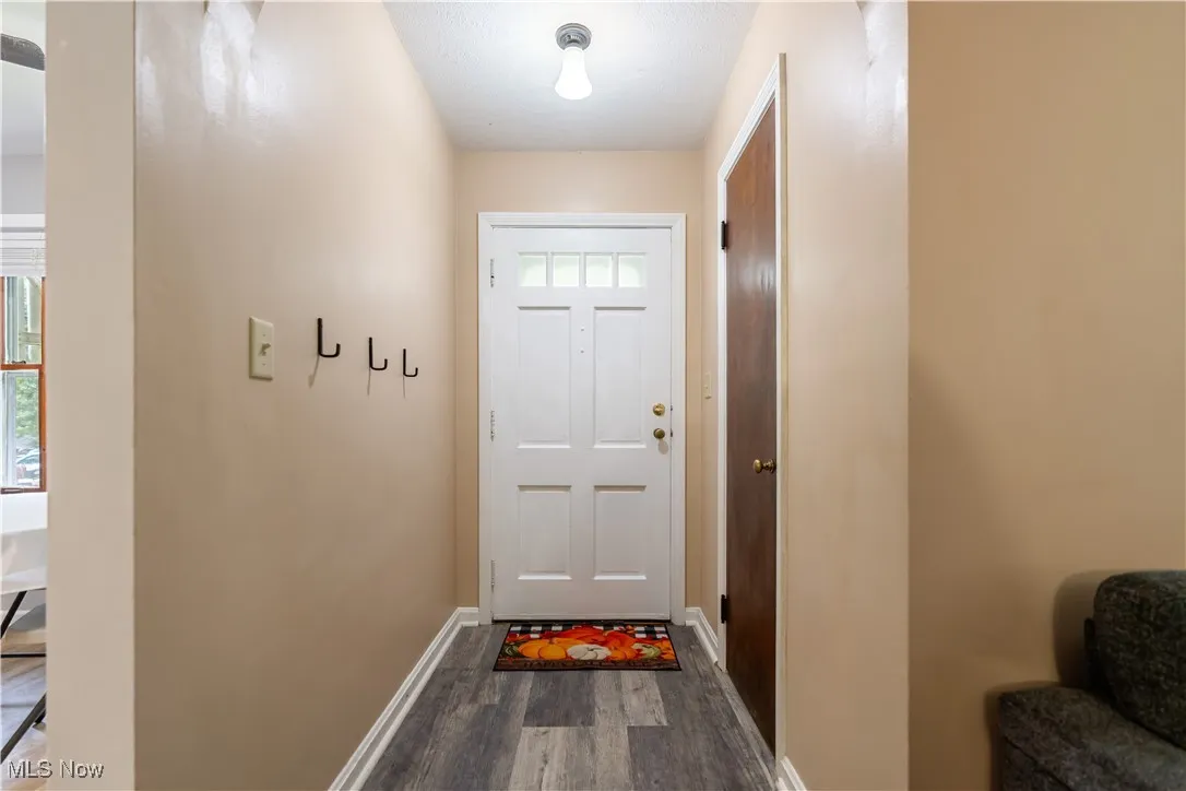Foyer has a good size closet