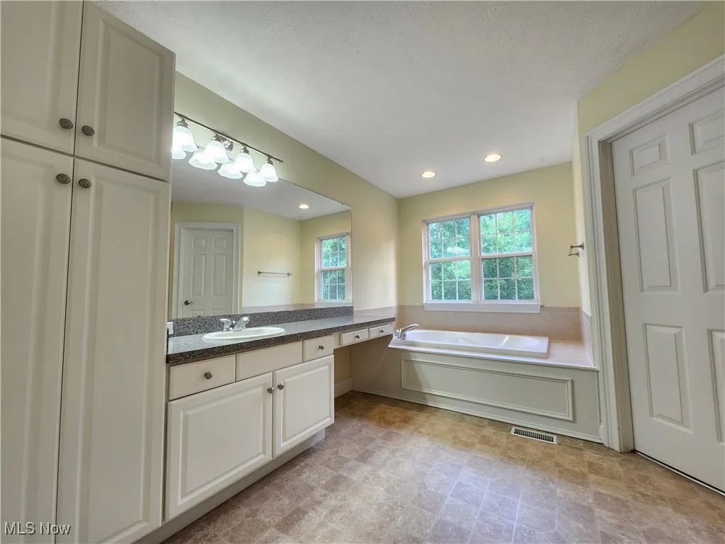 814 Lost Pond, Chardon, Ohio 44024,MLS Now Listing ID