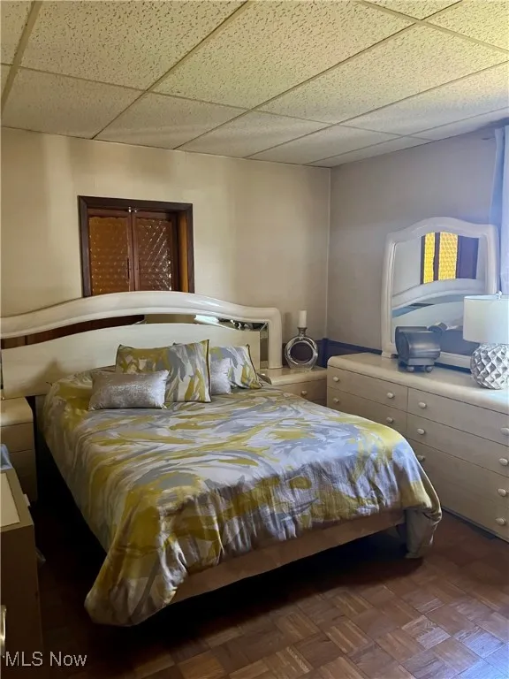 Bedroom with a drop ceiling