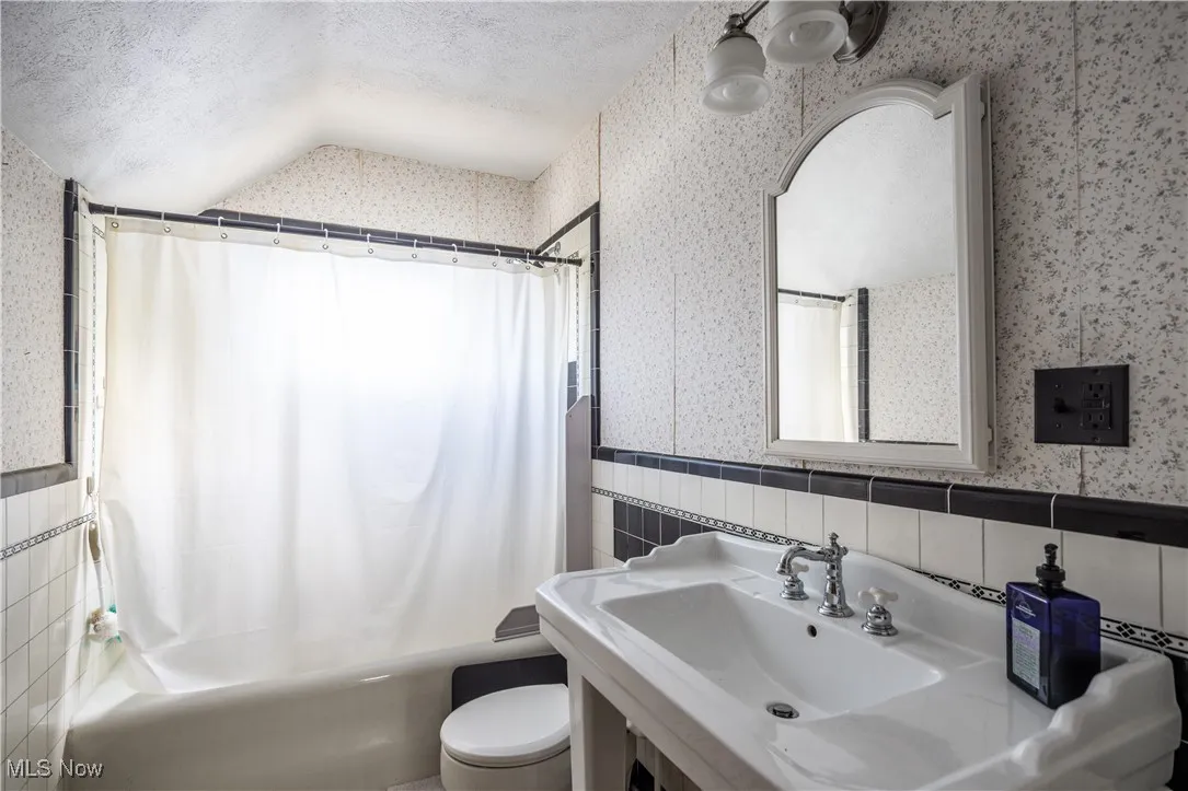 1048 Oxford Road, Cleveland Heights, Ohio 44121,MLS Now Listing ID
