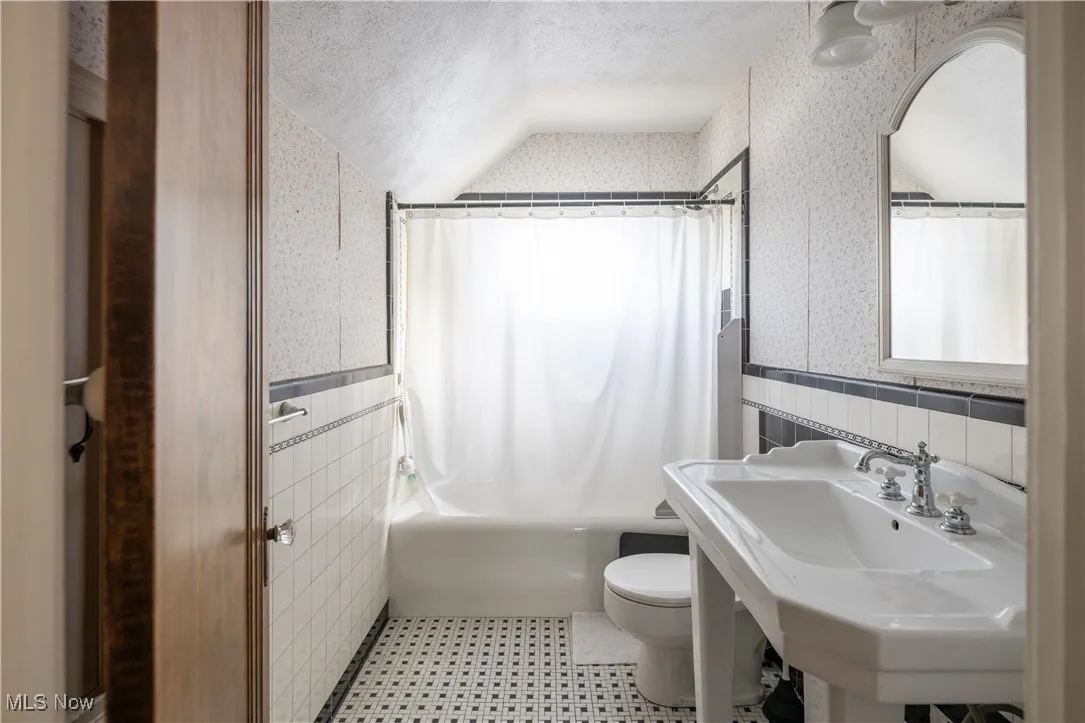 1048 Oxford Road, Cleveland Heights, Ohio 44121,MLS Now Listing ID