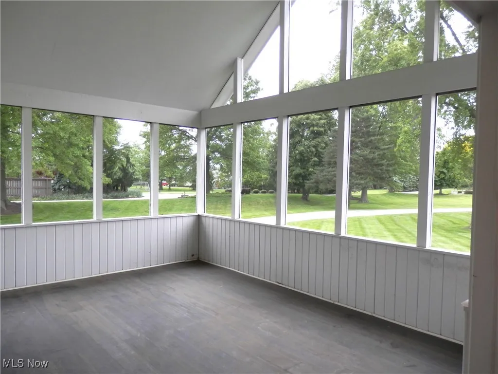 Sun room
