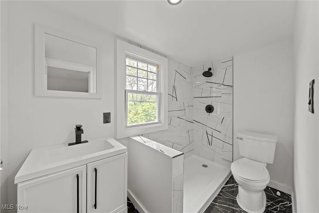 3rd fl full bath