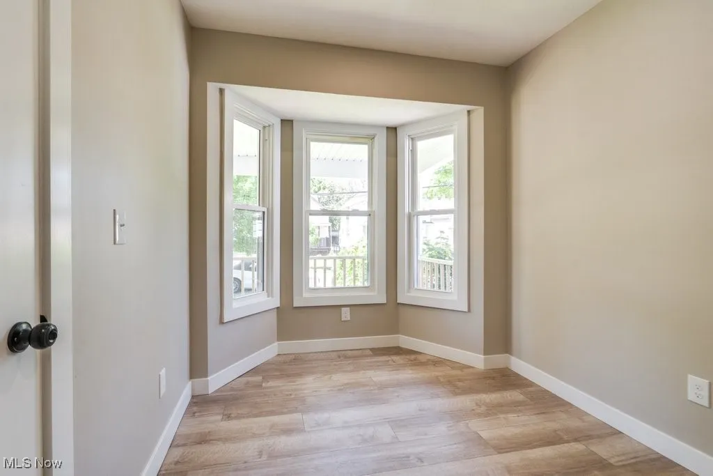 FRONT HOUSE BEDROOM 1