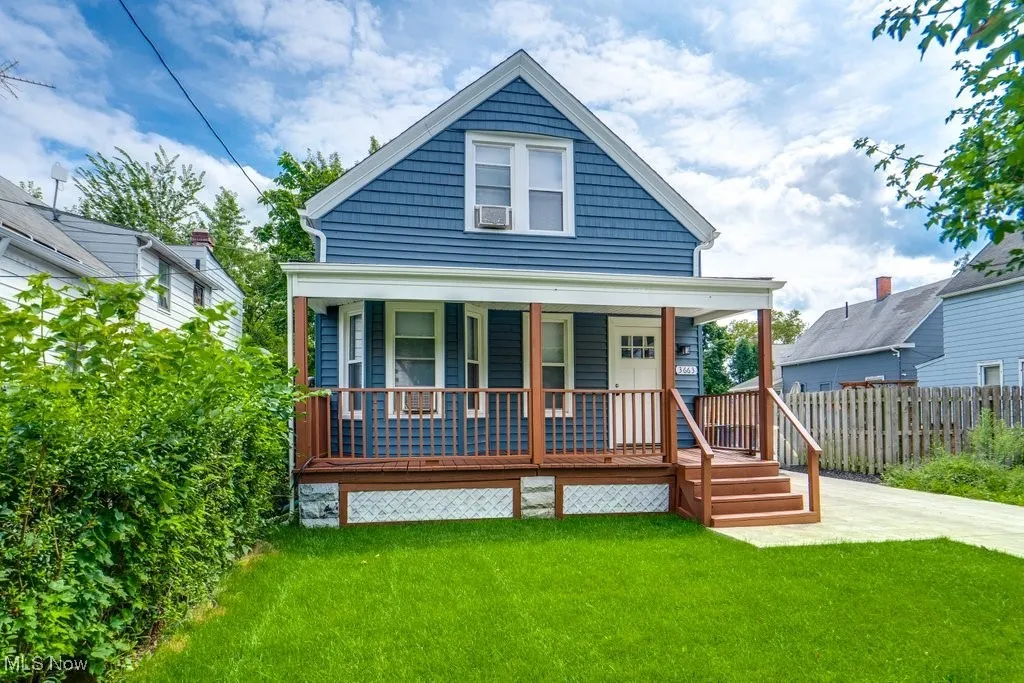 FRONT HOUSE