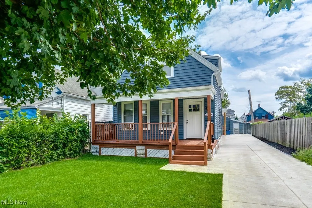 FRONT HOUSE