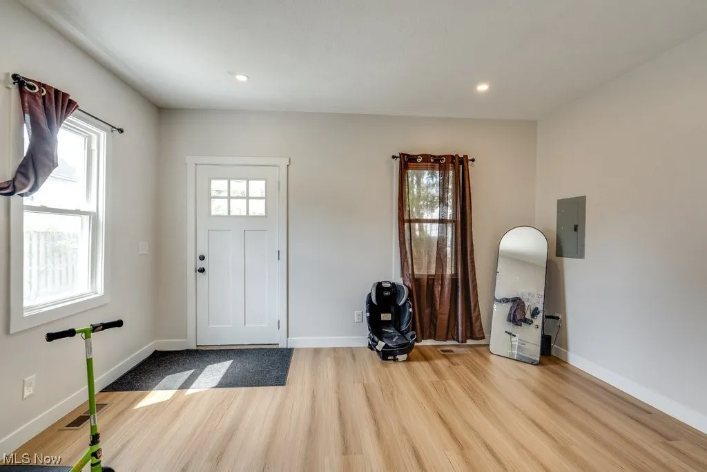 BACK HOUSE LIVING ROOM
