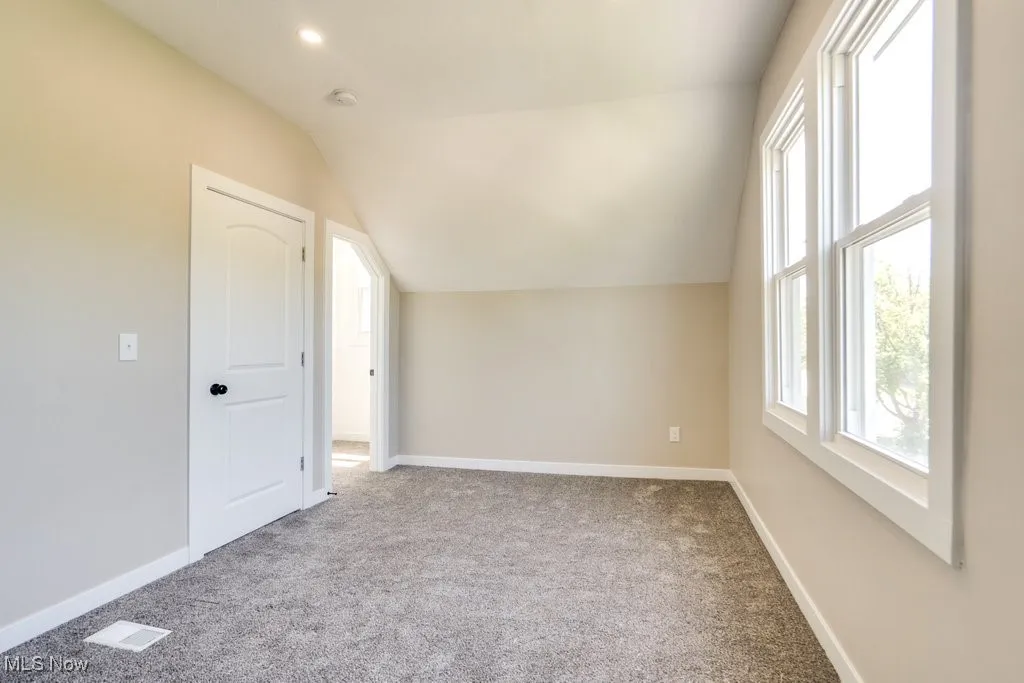 FRONT HOUSE BEDROOM 2