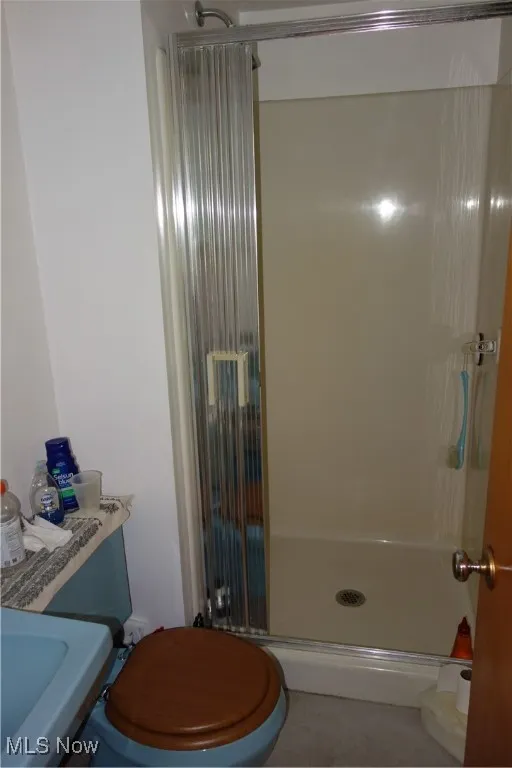 Master Bathroom w/a walk-in shower, toilet, sink