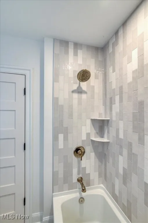 Full bath with shower / bathtub combination