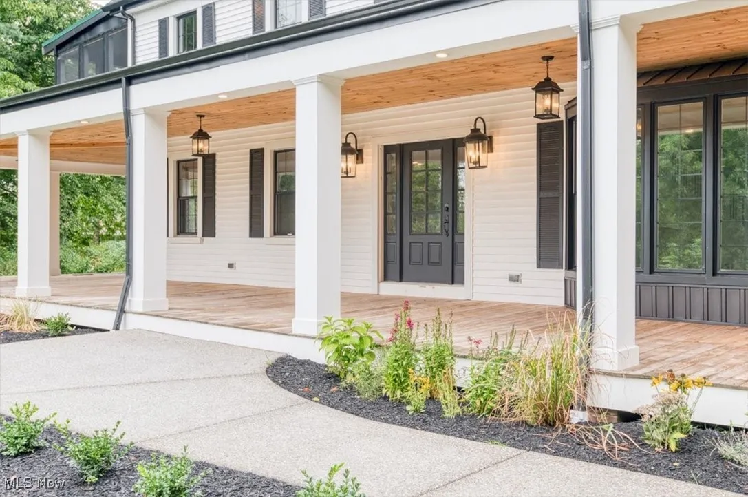 Doorway to property with a porch