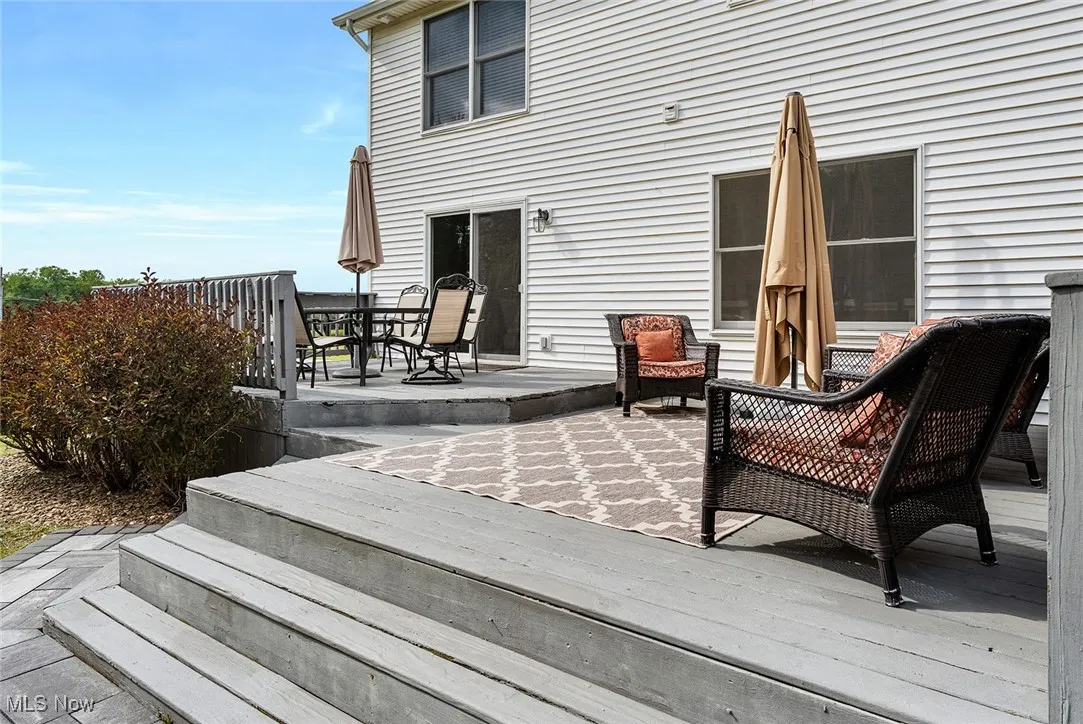 Deck with outdoor dining area