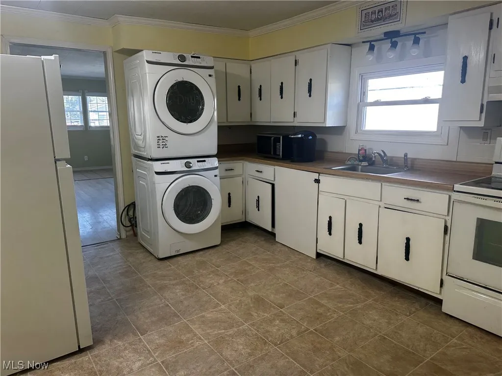 Kitchen with washer and dryer