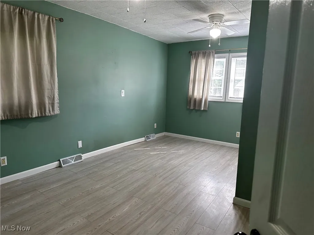 Primary bedroom with ceiling fan